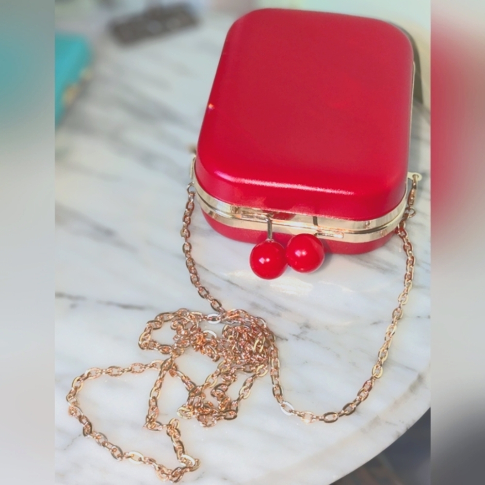 Elizabeth Arden Red Kiss lock Clutch/Crossbody - Detachable Chain Gold - New